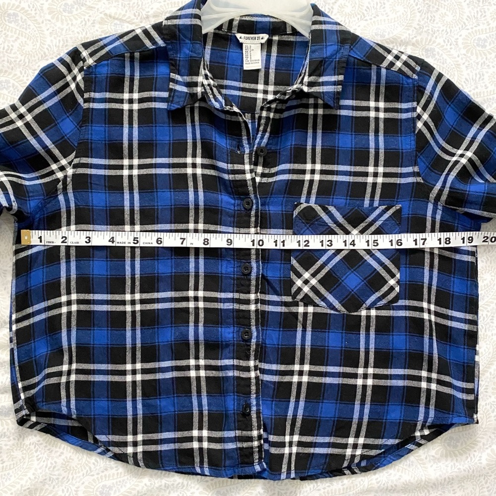F21 cropped plaid button down shirt, blue black - Picture 5 of 8